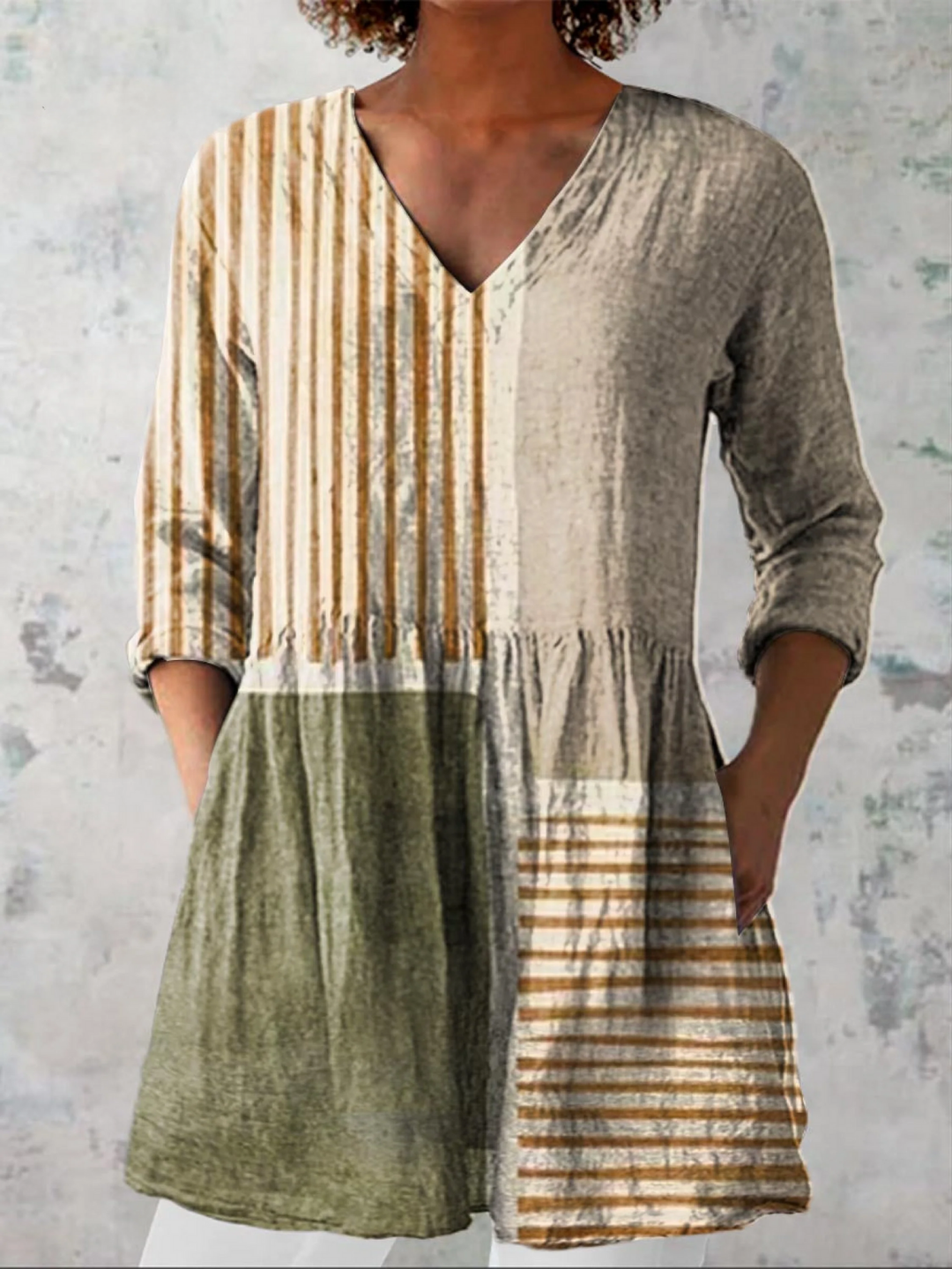 Brunhilde | Long blouse with V-neck