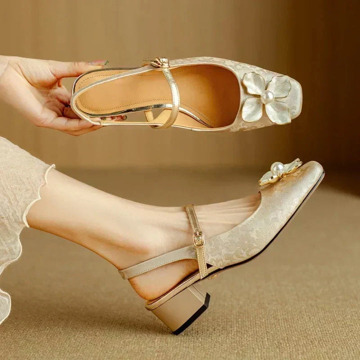 Lucy – Elegant women's shoes with floral detail