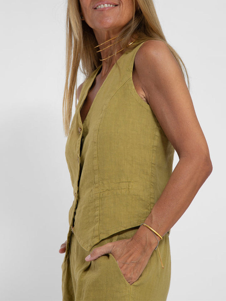 Rose | Set consisting of a buttoned vest and wide trousers