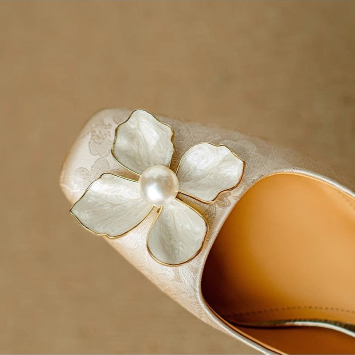 Lucy – Elegant women's shoes with floral detail