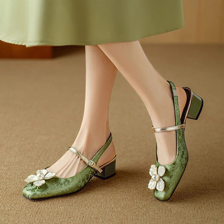Lucy – Elegant women's shoes with floral detail