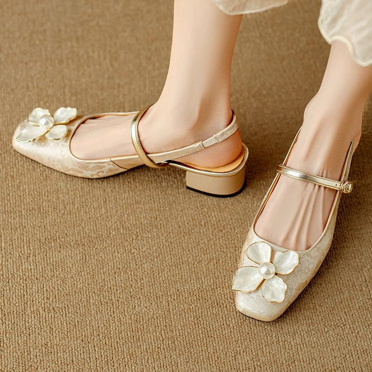 Lucy – Elegant women's shoes with floral detail