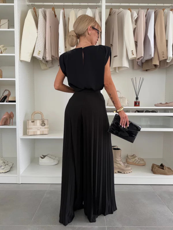 Magdalena | Elegant pleated ensemble